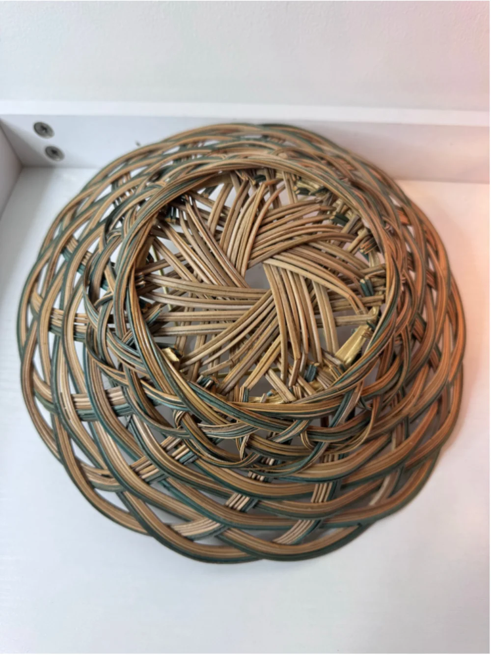Wall basket ￼